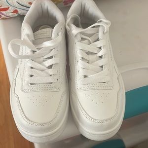 I’m selling this shoes I got it for my son it didn’t fit on him